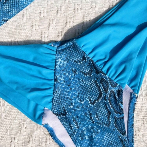 NEW 💙SNAKESKIN PRINT HALTER BIKINI SWIMSUIT 👙 - Picture 5 of 7